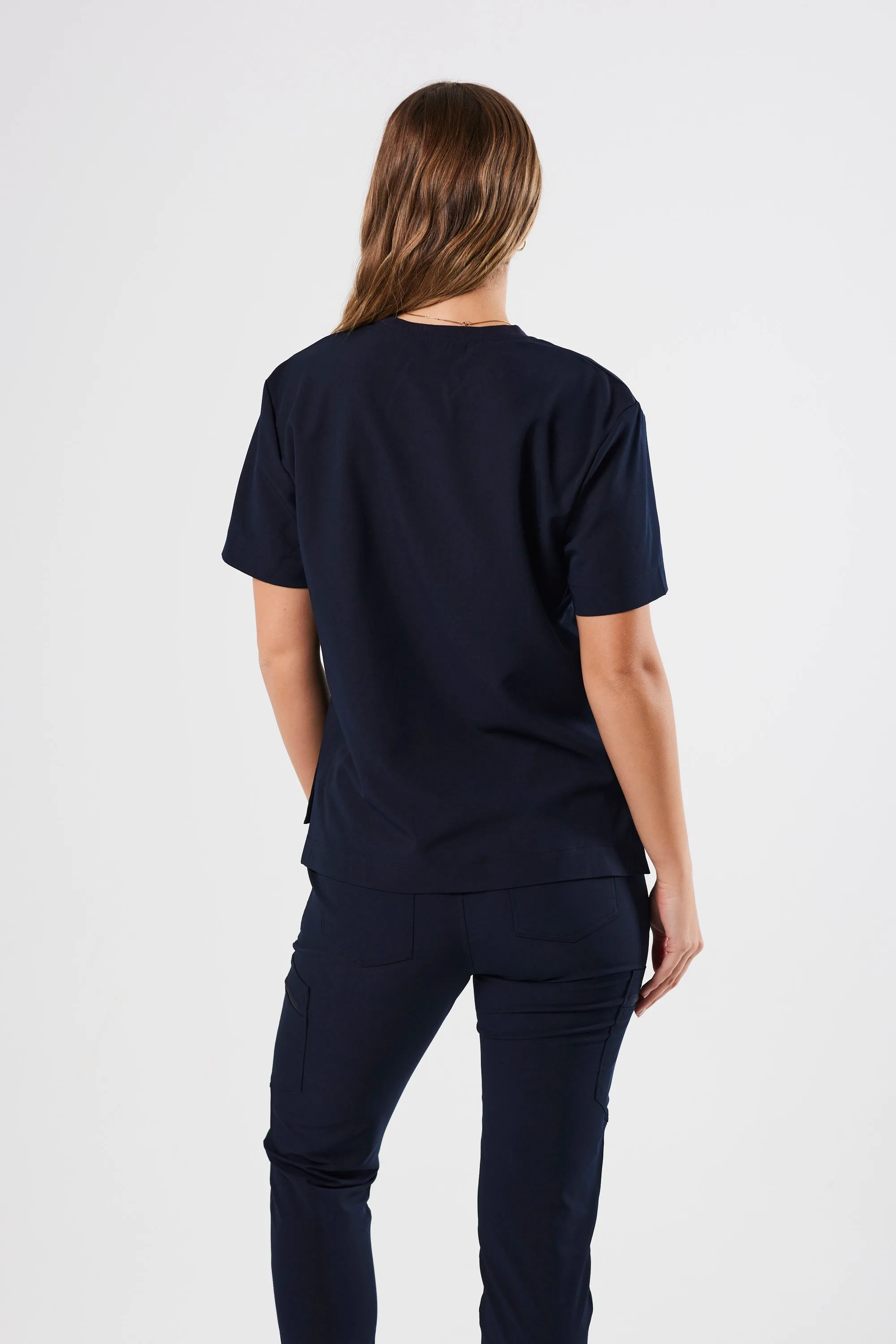 CLASSIC CREW NECK WOMEN'S SCRUB TOP (NAVY)