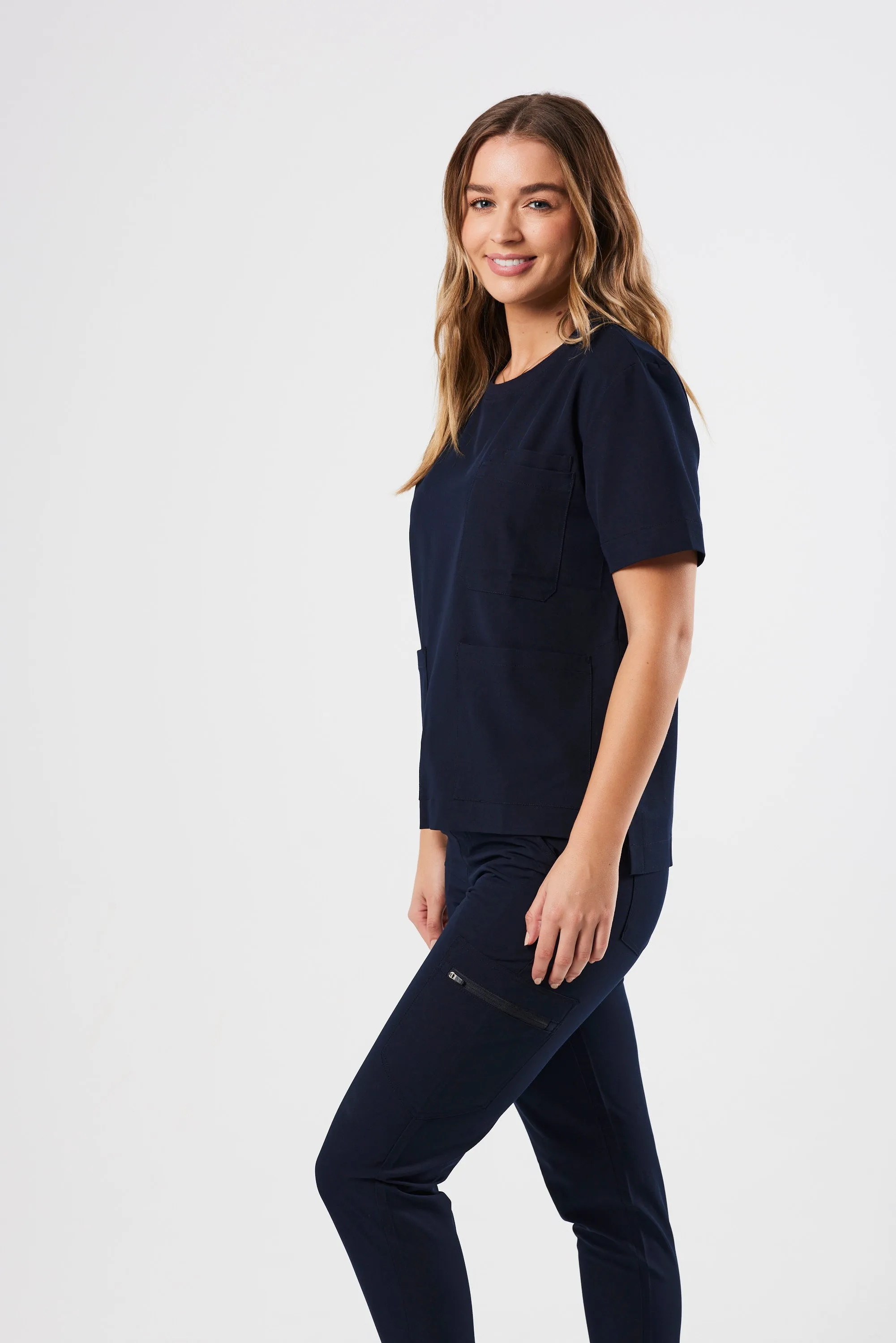 CLASSIC CREW NECK WOMEN'S SCRUB TOP (NAVY)