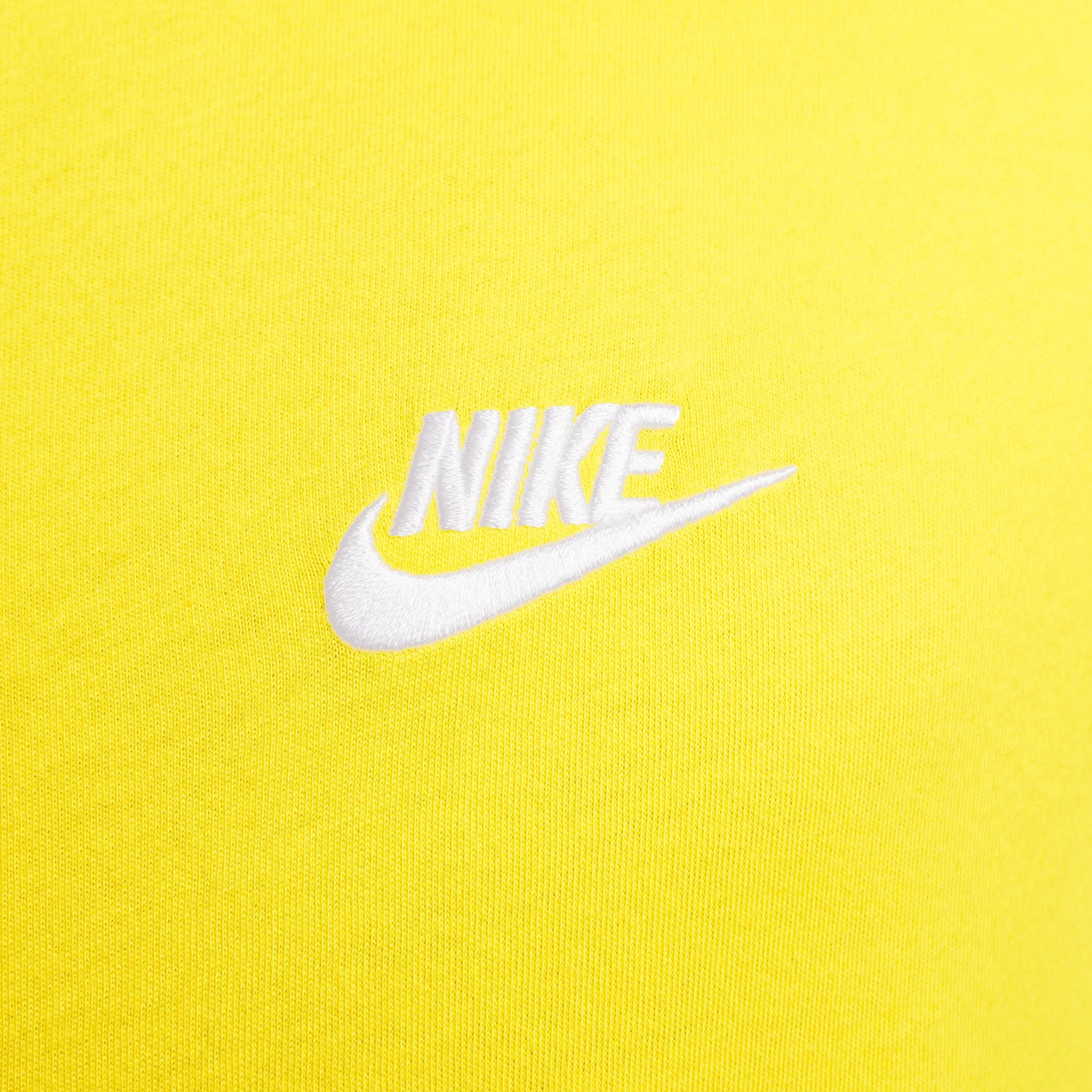 Nike Sportswear Club T-shirt / Lightning