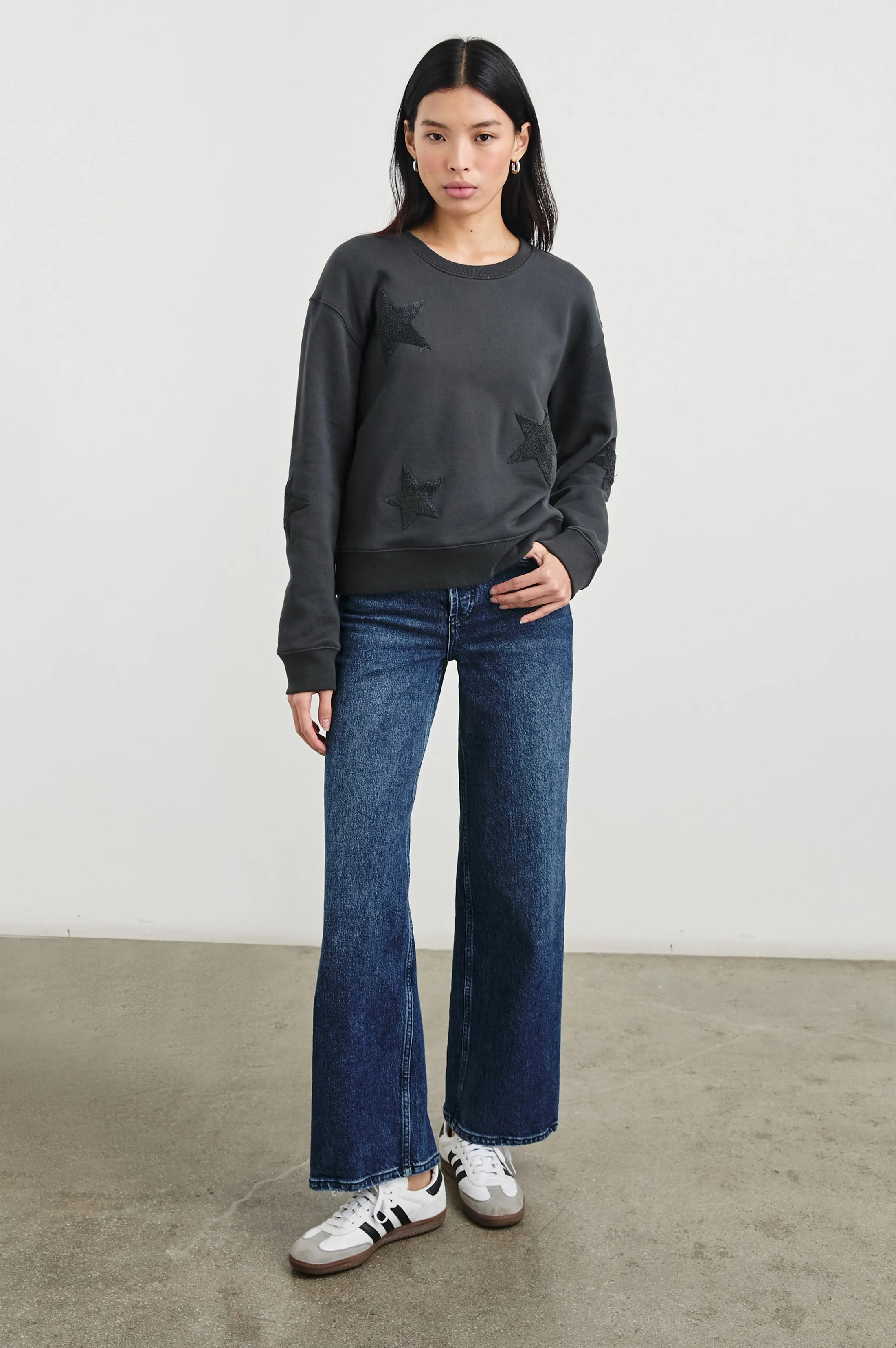 SONIA SWEATSHIRT - WASHED BLACK